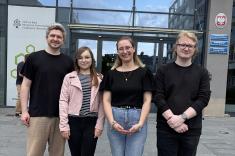 Dr inż. Kamil Orzechowski wraz ze studentami