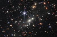 Fragment zdjęcia gromady galaktyk SMACS 0723, fot.: NASA, ESA, CSA, STScI.