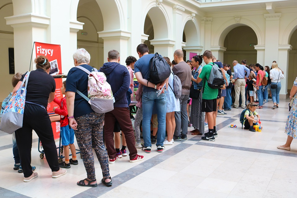 Goście 3. edycji Festiwalu Młodych Inżynierów w auli Gmachu Fizyki