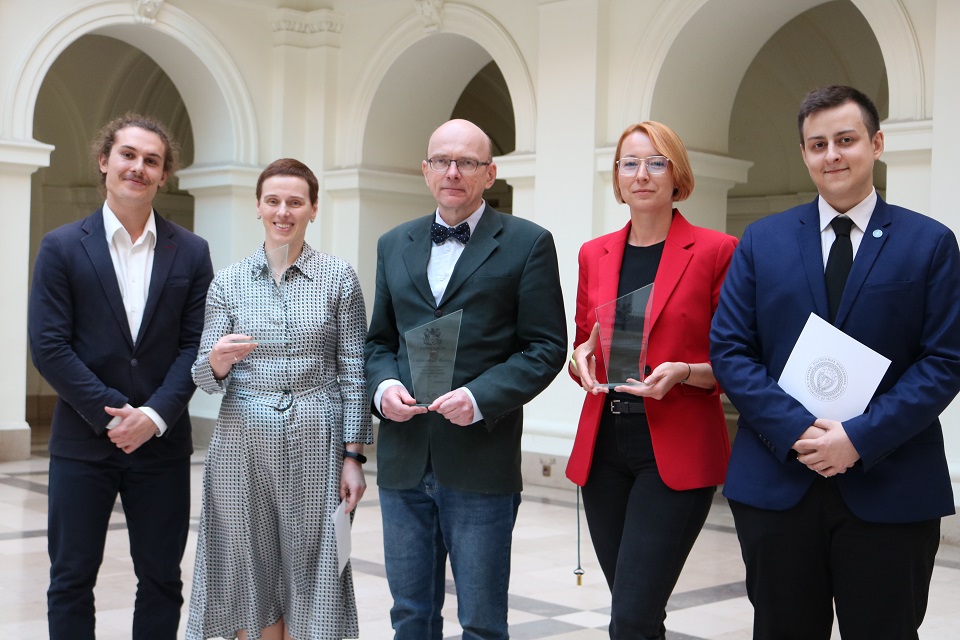 Laureaci Złotej Kredy: dr hab. inż. Agata Fronczak, prof. PW, dr hab. inż. Michał Wierzbicki, prof. dr hab. Katarzyna Grebieszkow (w jej imieniu nagrodę odebrała dr inż. Izabela Ducin)